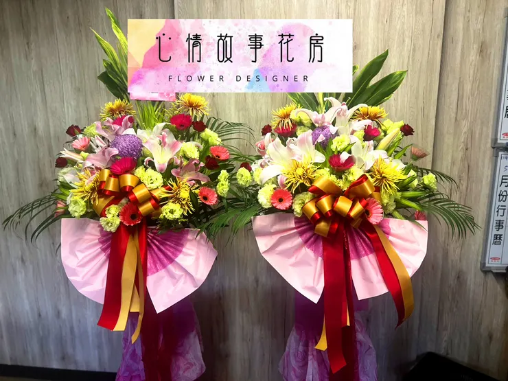 台南花柱、羅馬柱去哪買？開幕、告別式、祝賀專用，推薦【心情故事花房】！高CP值、用花新鮮、服務快速