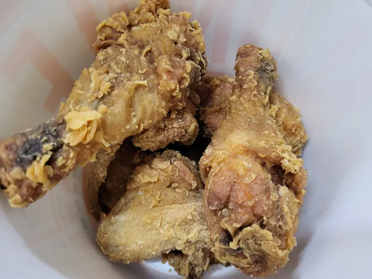 光是看到裡面的炸物就直流口水🤤🤤