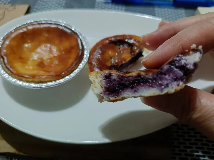 藍莓味，自己吃醬不手軟的加