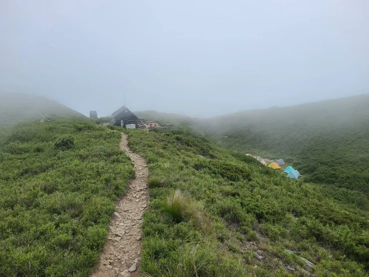 讚啦，到營地了，沒淋到半滴雨，爽