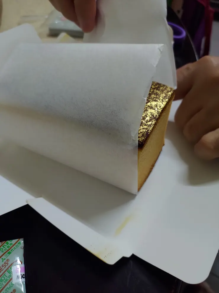 金箔蛋糕 拆封中