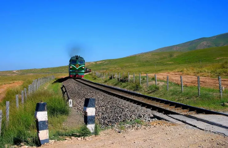 Qinghai-Tibet Railway ©JingAiping/Shutterstock.com