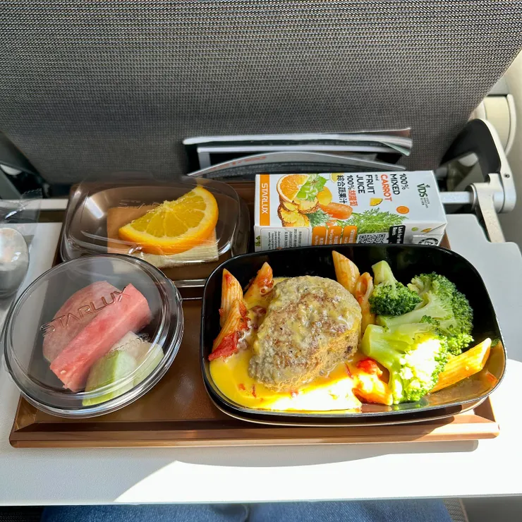 漢堡排茄汁義大利麵