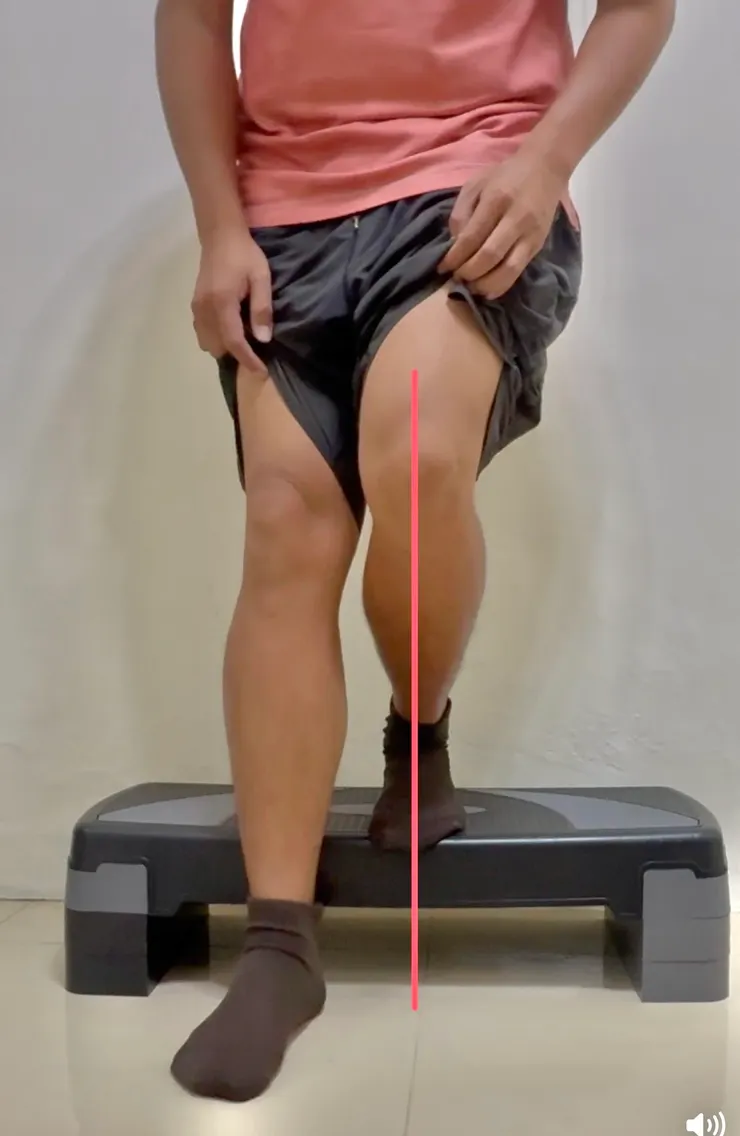 執行時要確認膝蓋是否與腳掌同一平面