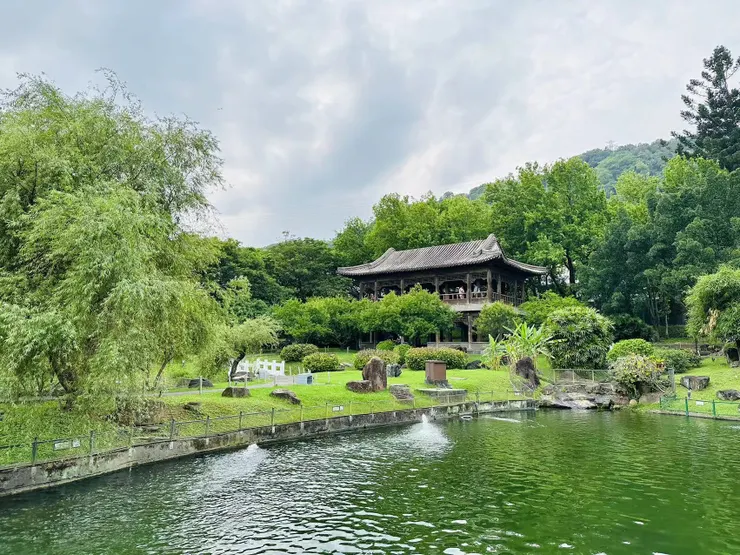 作者拍攝-右邊建築為【松風閣】