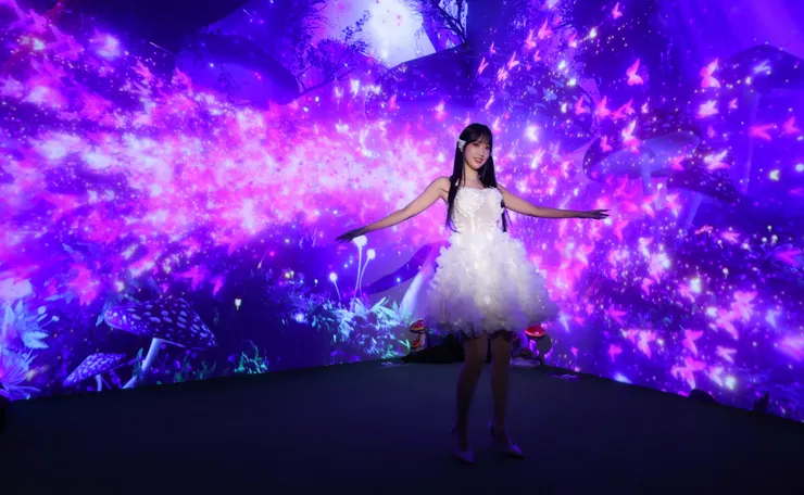 楊若歆受邀愛麗絲拯救仙境光影互動展一日店長