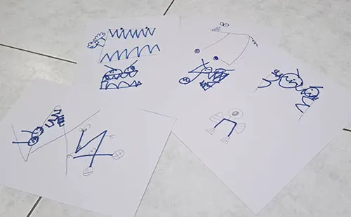 起初我畫一個「ㄅ」，請他改造成怪獸。沒想到後來他不讓我畫了，堅持自己寫注音再由我來改造！這種「角色互換」讓他更有參與感，媽媽也成功把教學變成親子創作時光。