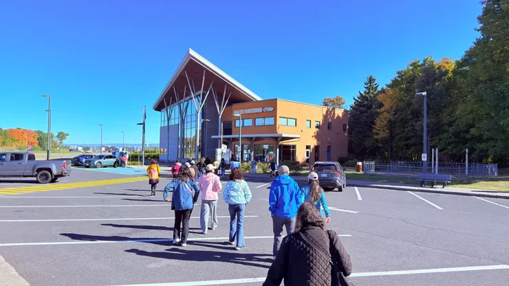 撐了快三小時停車，目標一致往廁所。