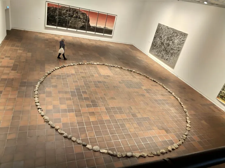 石頭擺成圓圈圈？