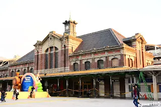 紅白相間的臺中車站是典型的辰野式風格(2019.11.30.)