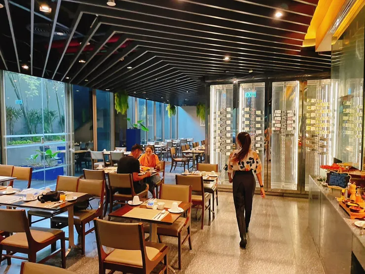 來吃早餐的人真低不多