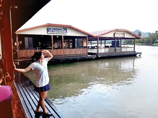 泰國桂河竹筏船屋水上派對