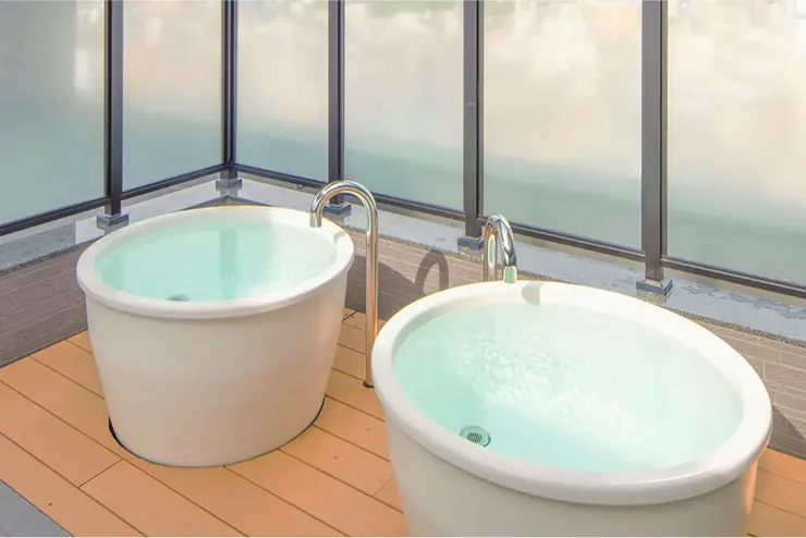 戶外泡澡桶示意,圖片來源:https://amanekhotels.jp/asahikawa/information/#a-bath