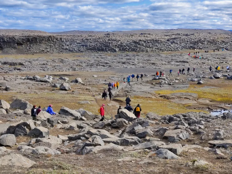 沿路都走在惡地之上,是個相較不親民的瀑布。