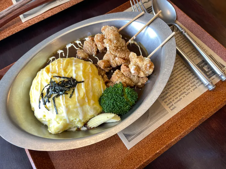 日式炸雞黑咖哩飯