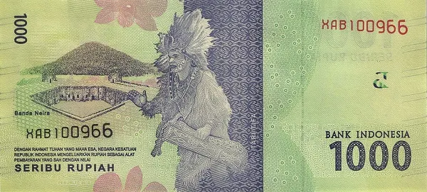 圖為目前印尼盧比最小面額紙鈔1,000盧比，折合新臺幣2元。背面有班達島風景、紫紅色蝴蝶蘭和摩鹿加群島傳統舞蹈 Tifa 的舞者