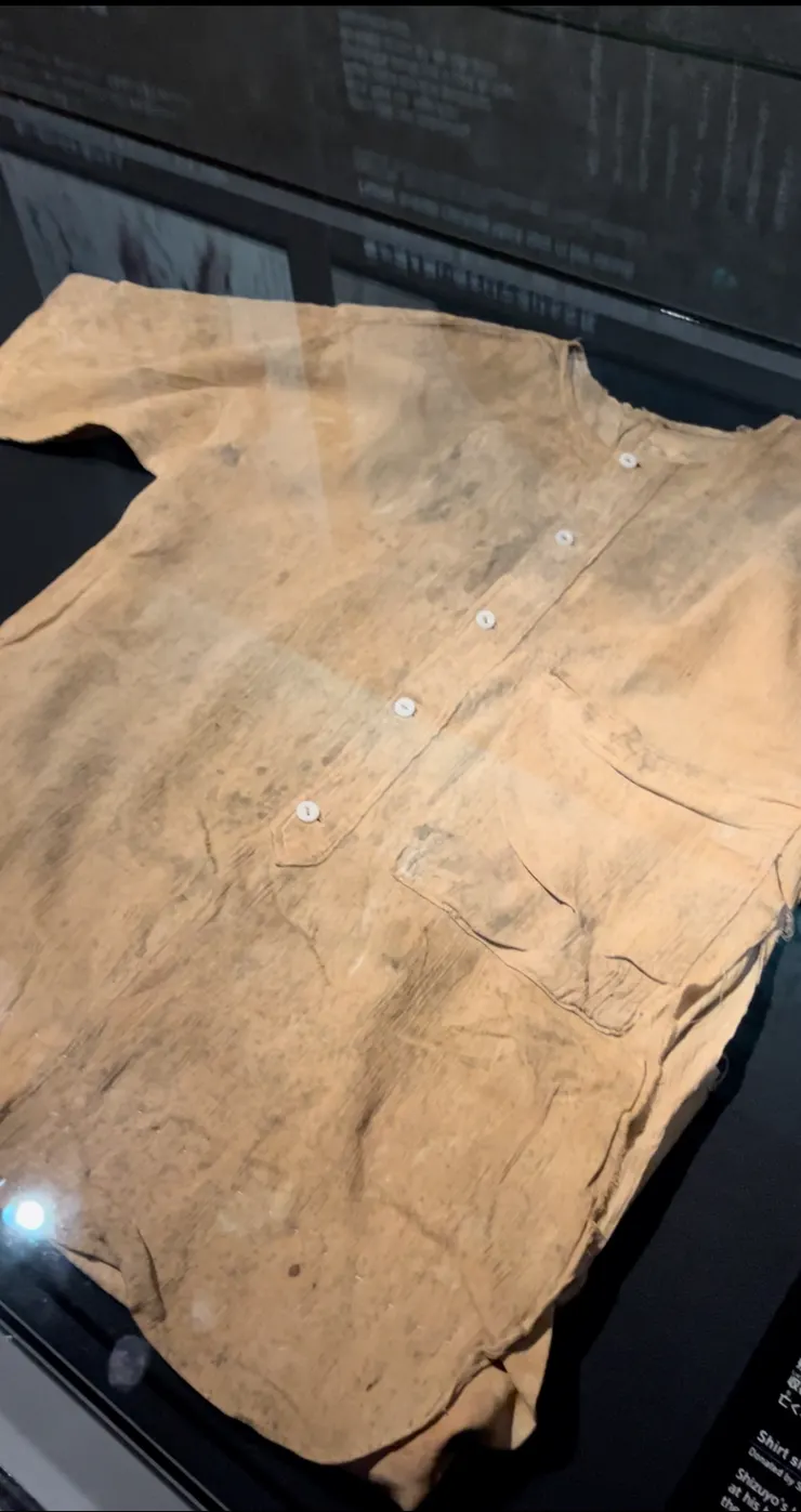 被黑雨淋過的衣服。