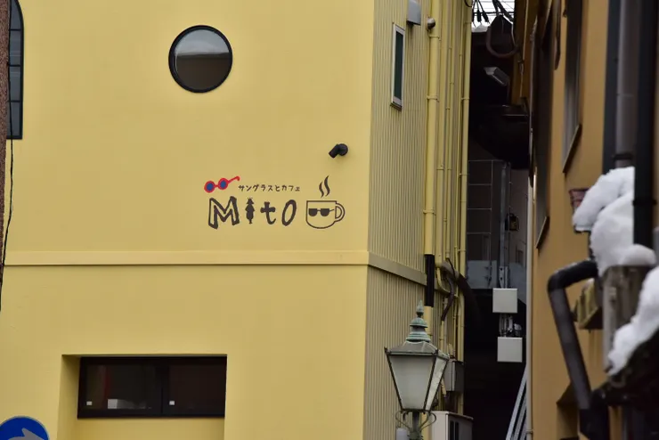 從巷子走出來後便能看到可愛的商店街