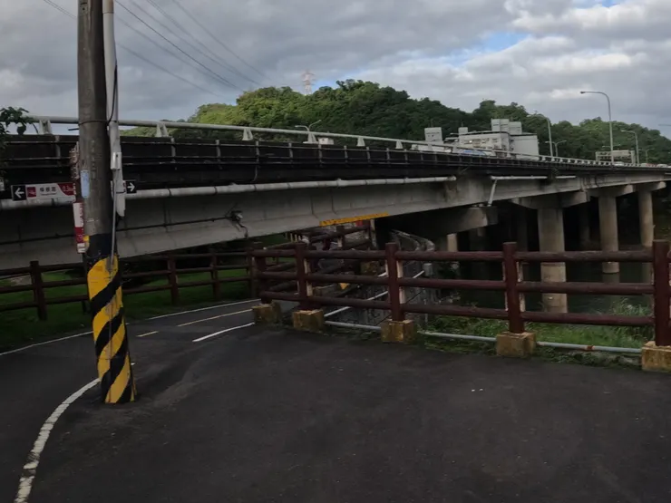 部分經過橋下的高度會稍嫌尷尬。