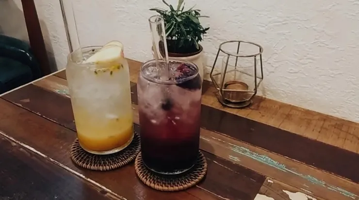 拾午花果茶-舒緩薄荷風味茶、覆盆子萊姆果茶味(左至右)