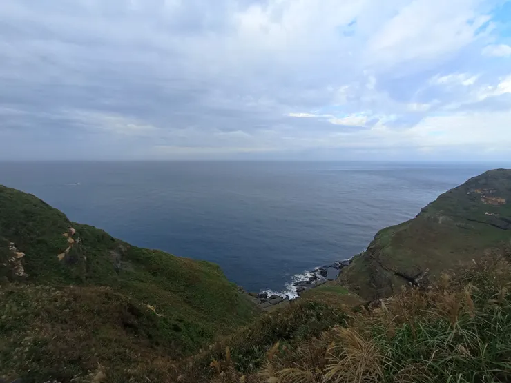 兩山丘之埡口、海景