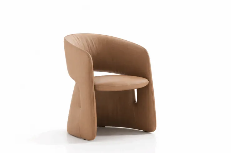 ▲NATUZZI Riva單椅展現低調細膩優雅氣質。