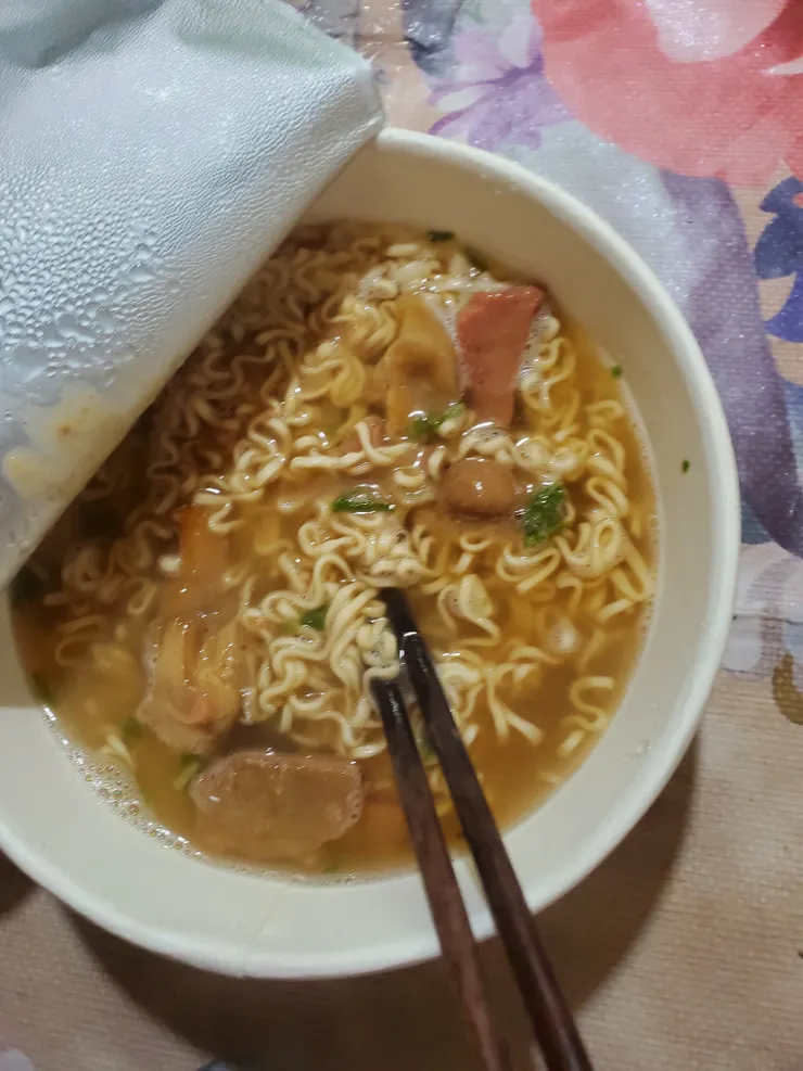 肉柴不多有整顆煮軟的蒜