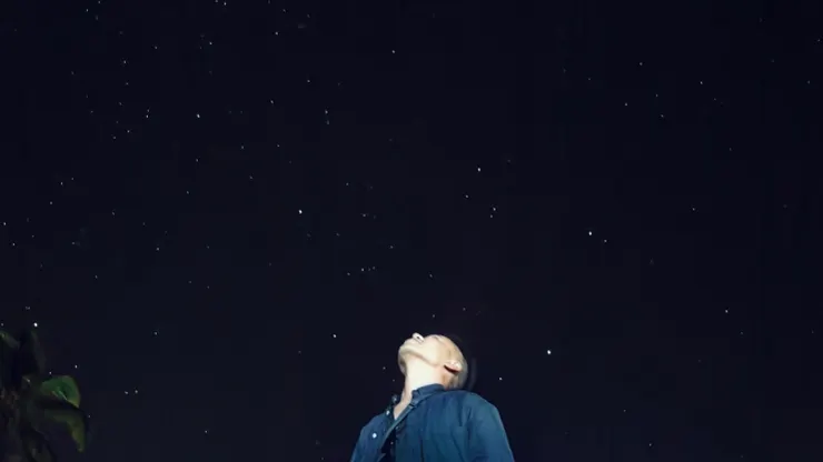 出棚屋後的滿天星空