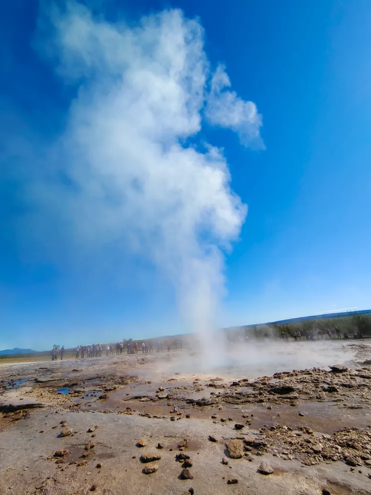 先冒出一些蒸氣煙霧,然後蒸氣越來越多。