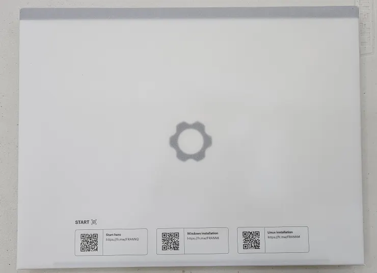 包裝中的筆電本人