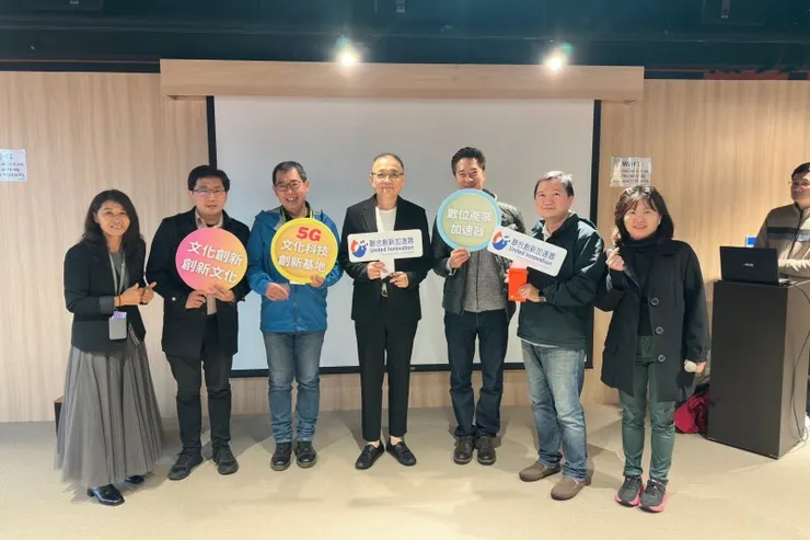 嘉義縣文化觀光局藝推科率領嘉義藝文表演團隊，前往台北101參觀科文双融欣賞Re江賢二沈浸展。（圖/嘉義縣政府提供）