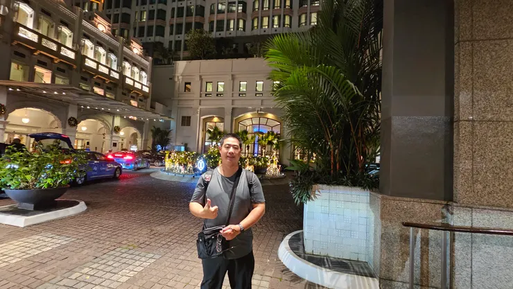 這是新加坡武吉士地鐵站旁邊的洲際酒店!看起來相當華麗!