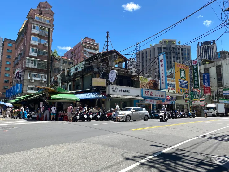 瑠公圳流過的景文街