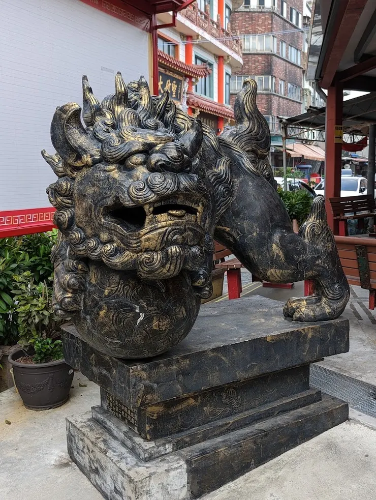 莊嚴的銅獅(圖片截圖於網路)