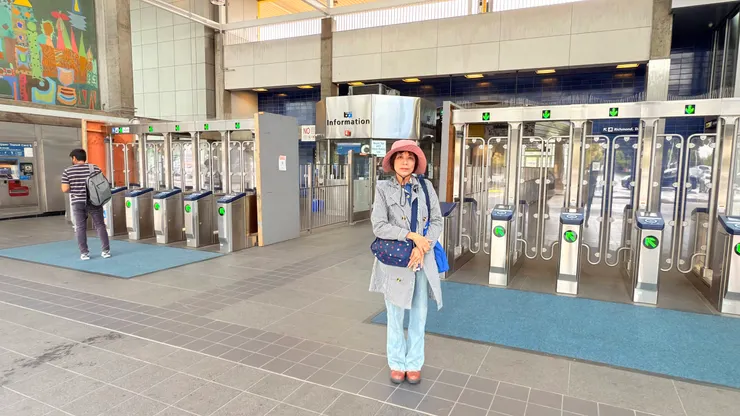 捷運是按距離計價入出站都要刷卡，這種關卡逃不了票。