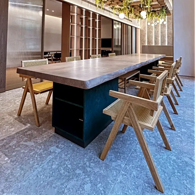 侘寂風 大板材桌搭配昌迪加爾椅