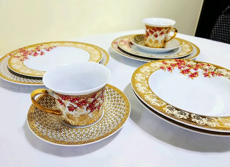 Rosenthal與Versace合作，於2010推出的“Christmas In Your Heart”系列。