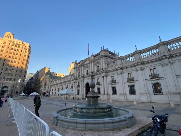 飯後散步經過總統府