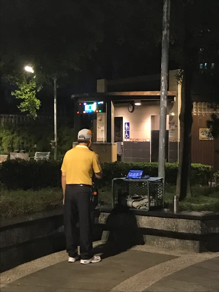 唱歌像念經的阿伯