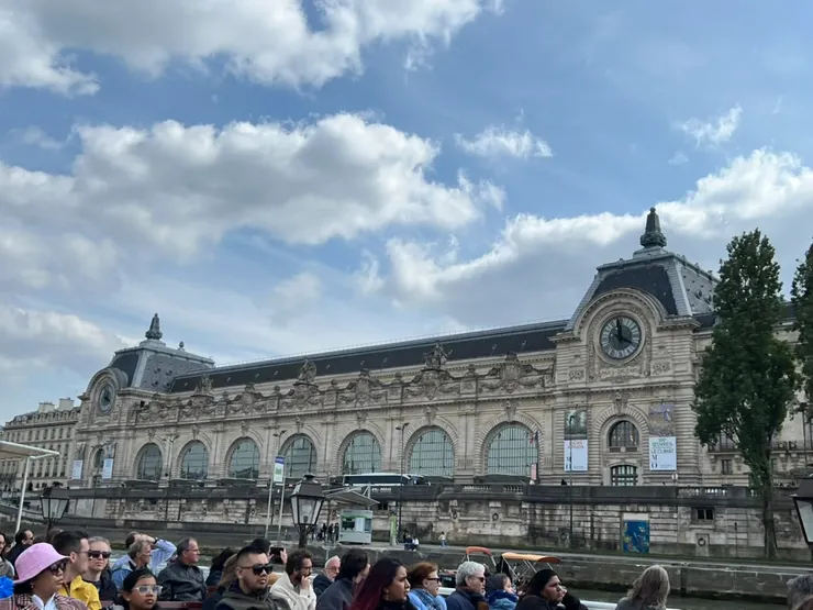 這是我們第一天乘船時見到的奧塞美術館