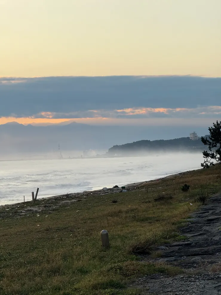 清晨水霧和立山連峰