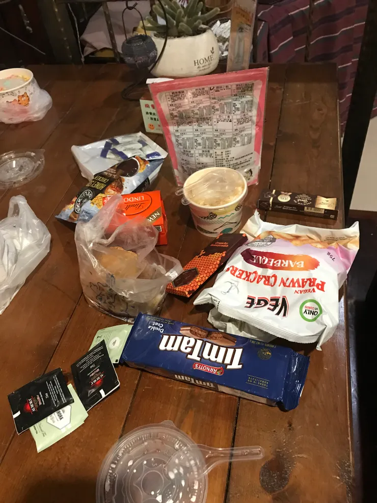 可以滿桌子的外食