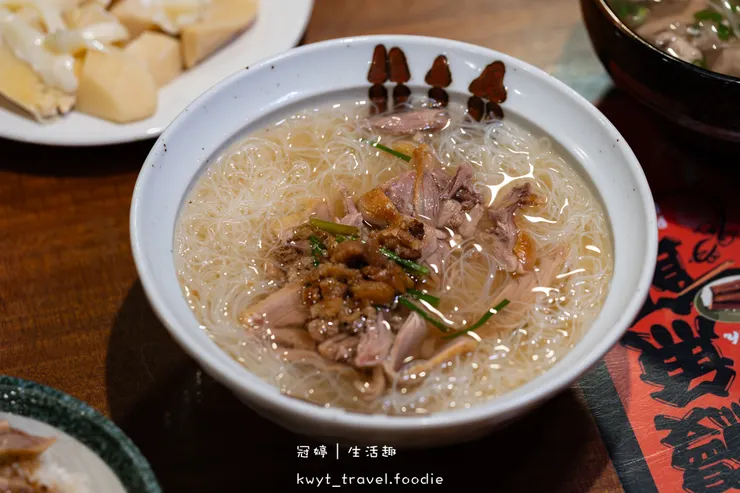 [新營火車站附近美食]華味香鴨肉羹，飄香80年的傳奇滋味！在地人從小吃到大的鴨肉飯，台南新營必吃老店推薦，最新菜單