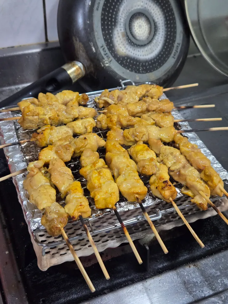 沙爹，今年用這個，竹籤還是會被燒斷的要小心