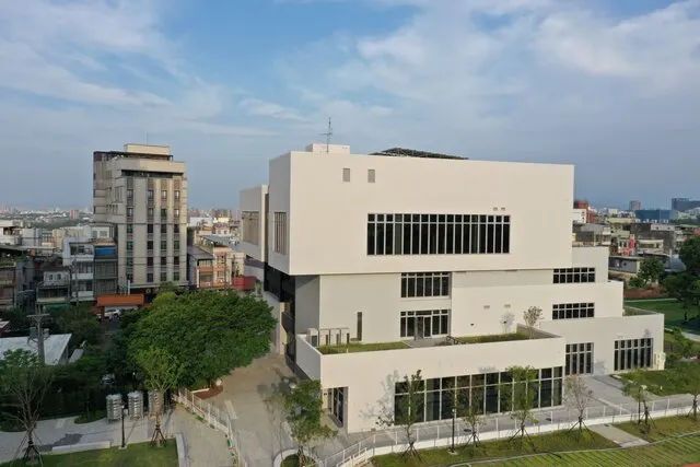 楊梅社宅公益棟外觀。圖／桃園市都發局提供