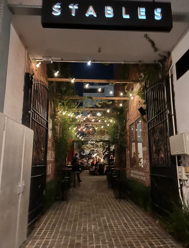 來聽音樂喝點小酒