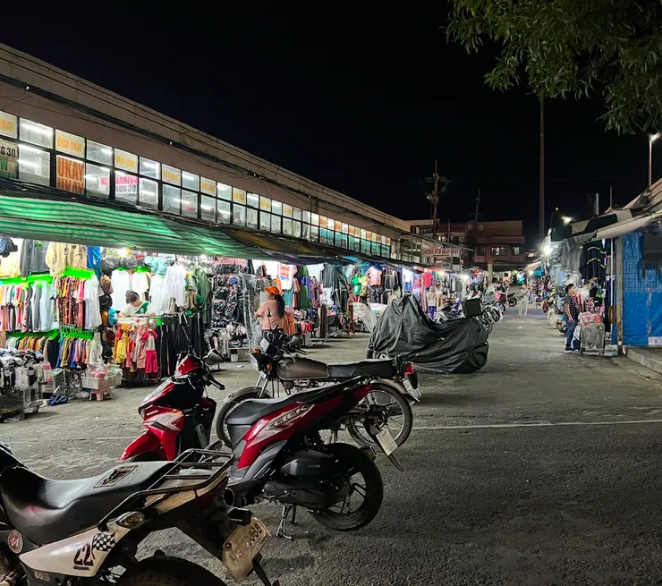 市區有市場可以逛(Zeric Huang 攝)