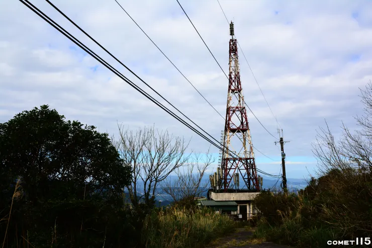 石板路走到底沿著柏油路走就可以到瑞芳電視轉播站