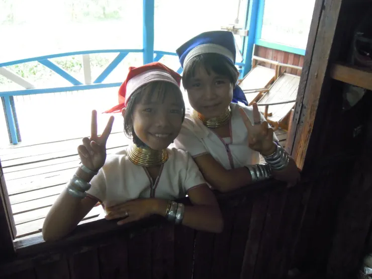 可愛的長頸族女孩