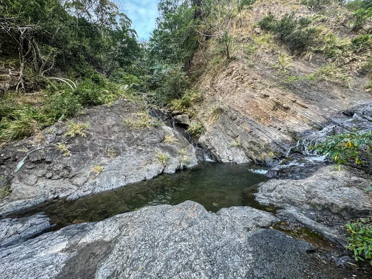 天氣熱泡在這池水裡一定很讚!